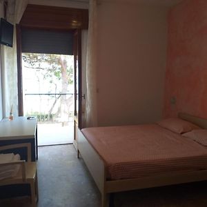 Room In Bb - Quadruple Room In Pineto - A Few Meters From The Sea